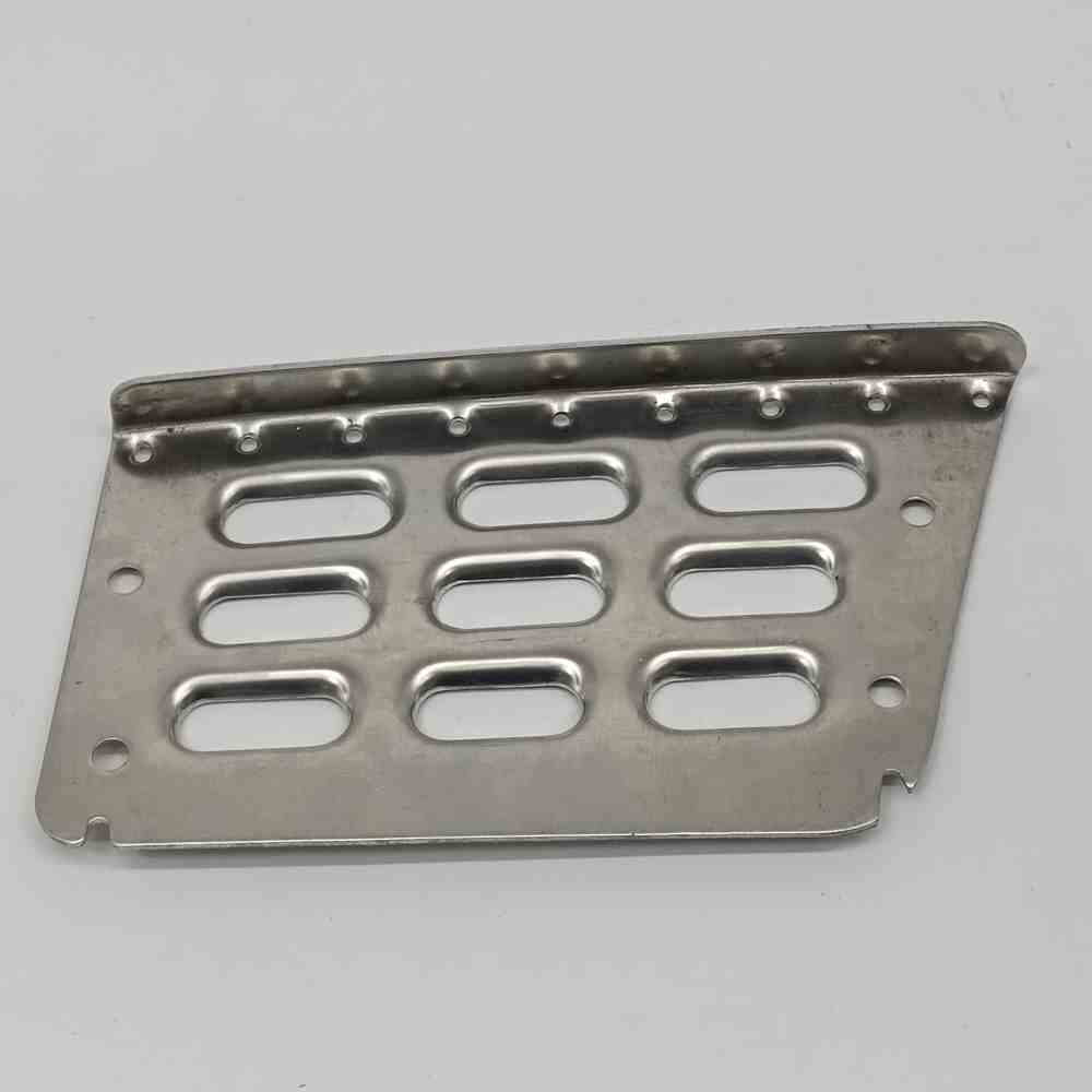 Накладка на нижнюю ступень VOLVO FH 12-16 - FM (2003-2008) \лев.\ Накладка на нижнюю ступень VOLVO FH 12-16 - FM (2003-2008) \лев.\