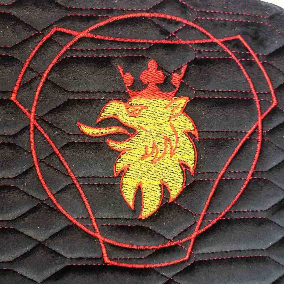 Чохол на сидіння Konfeta SCANIA R,G,P (2004-2017) водій пілот - пас. складне, чорний-червона нитка Чохол на сидіння Konfeta SCANIA R,G,P (2004-2017) водій пілот - пас. складне, чорний-червона нитка