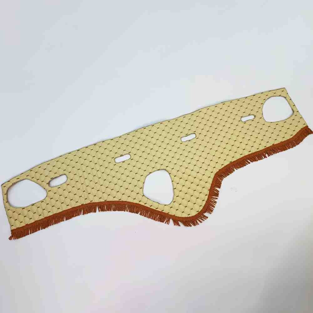 Накидка на торпеду VOLVO FH 2002-2008 бежевая Накидка на торпеду VOLVO FH 2002-2008 бежевая