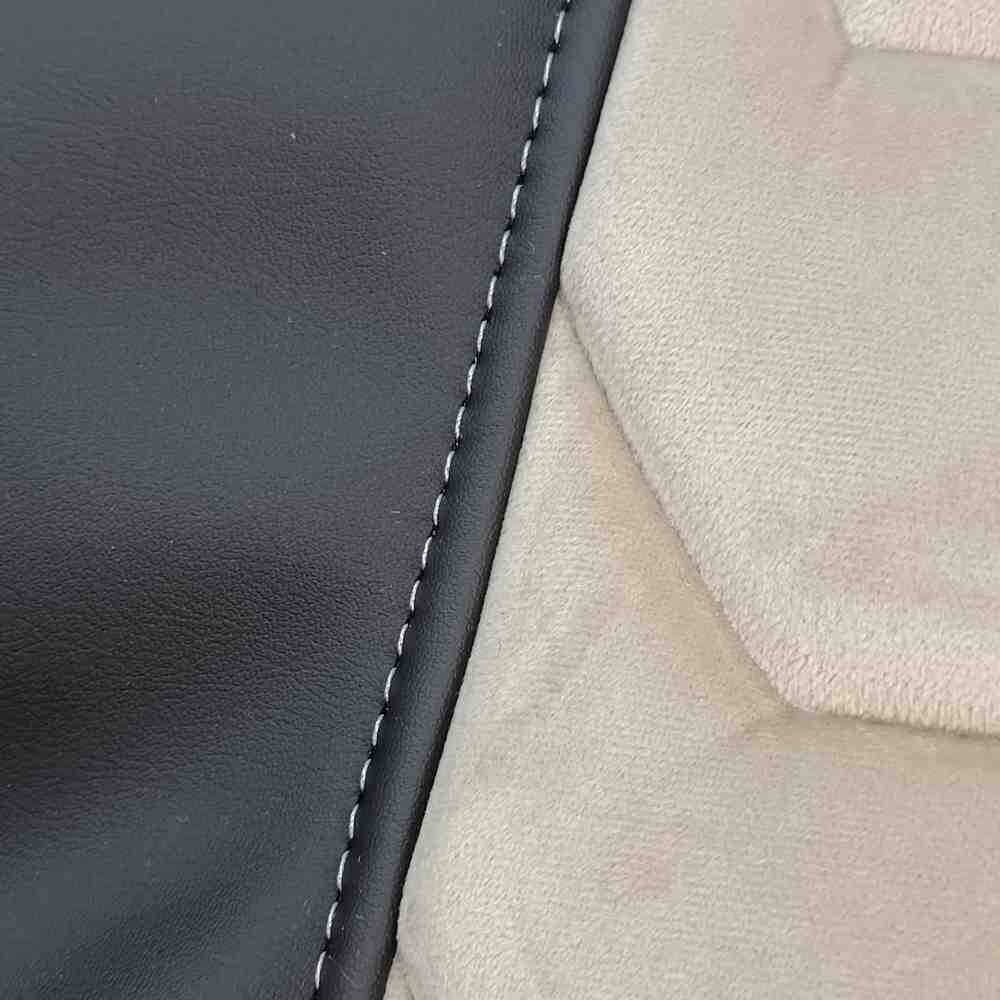 Чохол на сидіння Chess Велюр IVECO STRALIS з2003, E-CARGO,TRAKKER з 2008, чорний Чохол на сидіння Chess Велюр IVECO STRALIS з2003, E-CARGO,TRAKKER з 2008, чорний