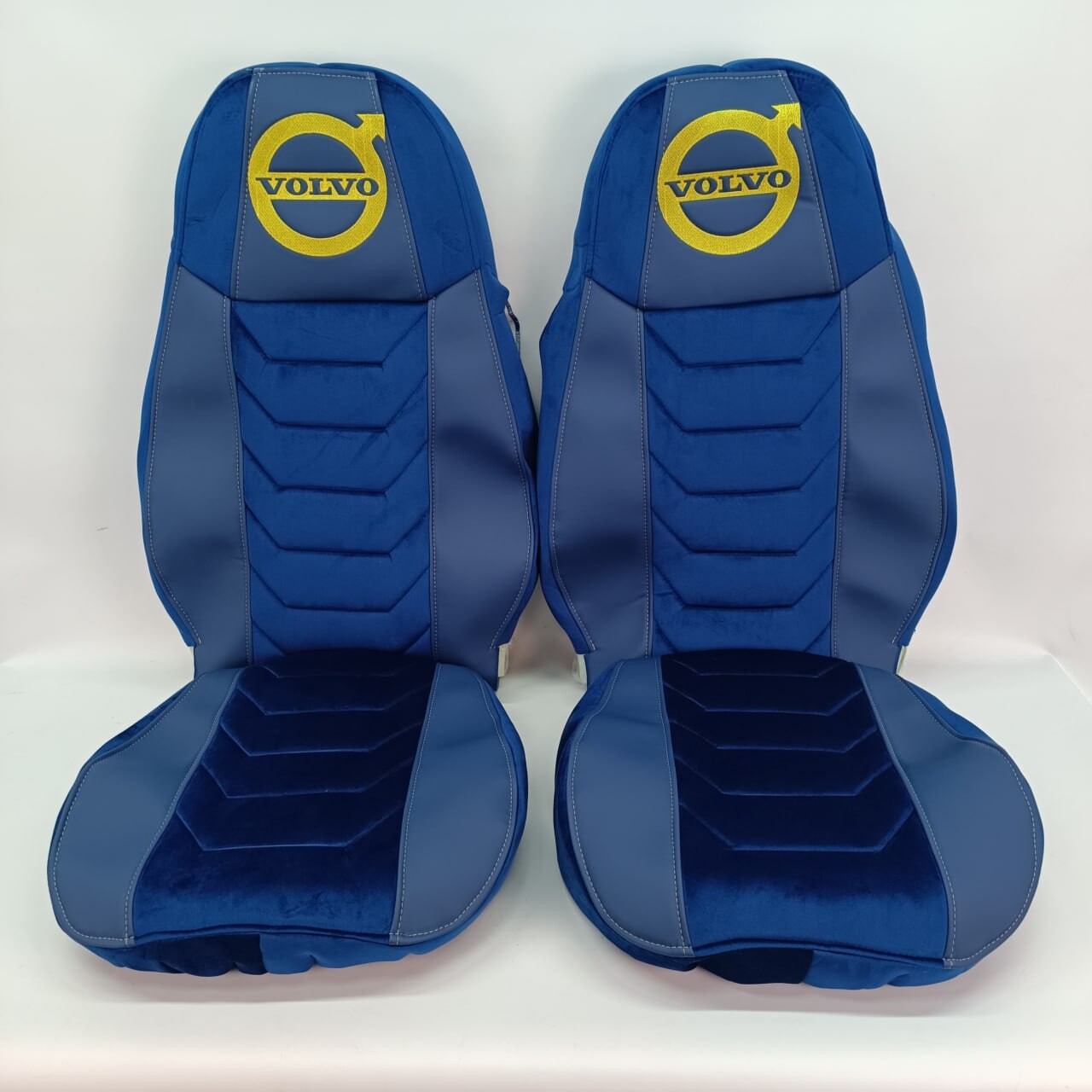 Чехол на сиденья Chess VOLVO FH FM (2014-...) синий велюр - синий кожа