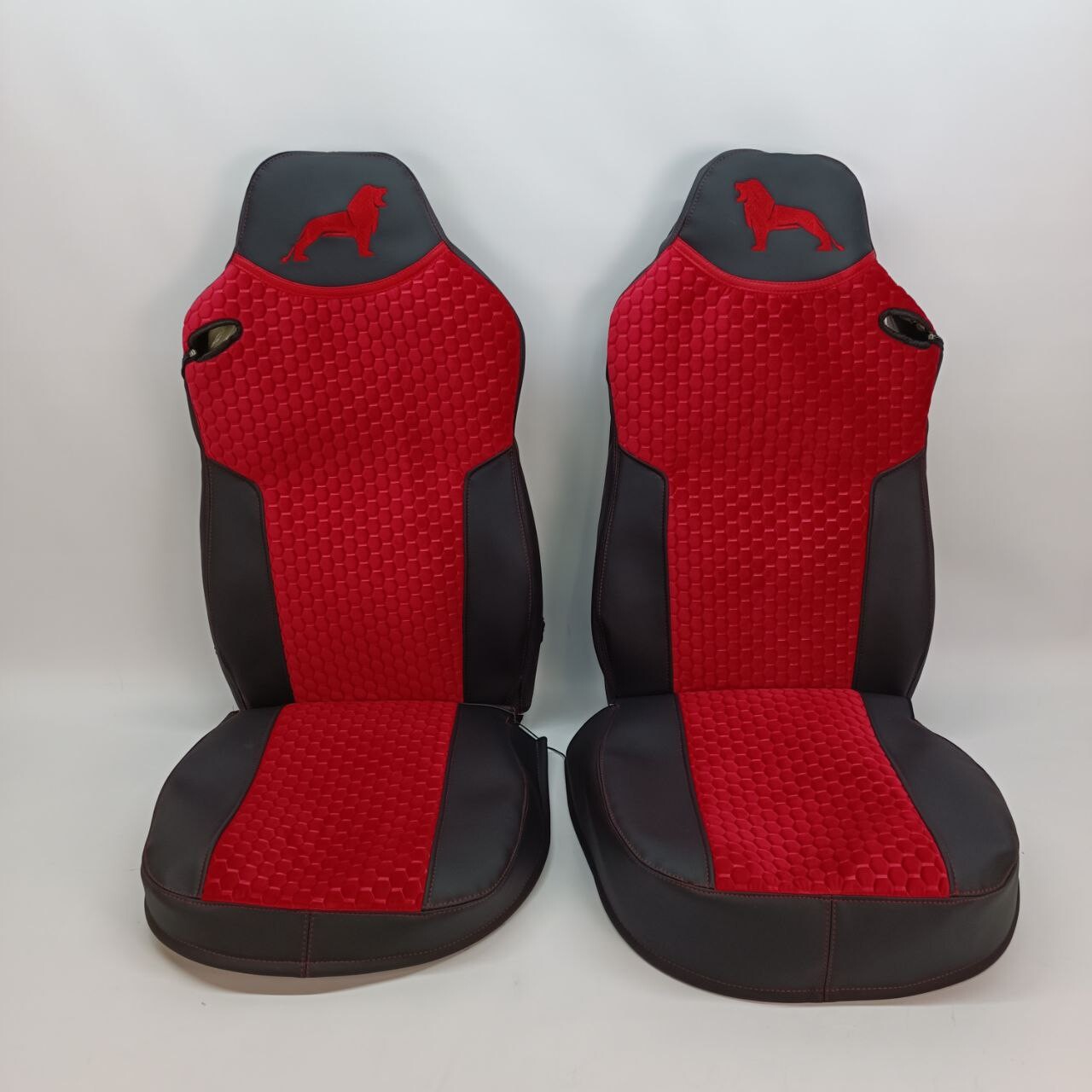 Чохол на сидіння MAN TGX,TGA,TGL,TGM,TGS; (2007-2020) 2 ременя, водій та пасажир (Низький) червоний велюр-чорний. шкіра
