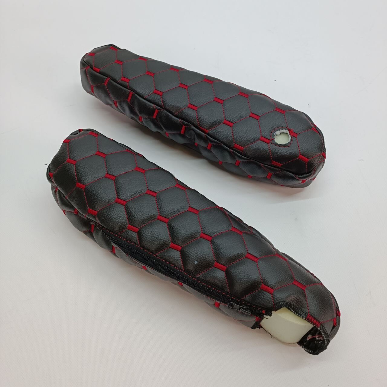 Підлокітник Екошкіра MAN TGA чорний червона нитка (2 шт.)