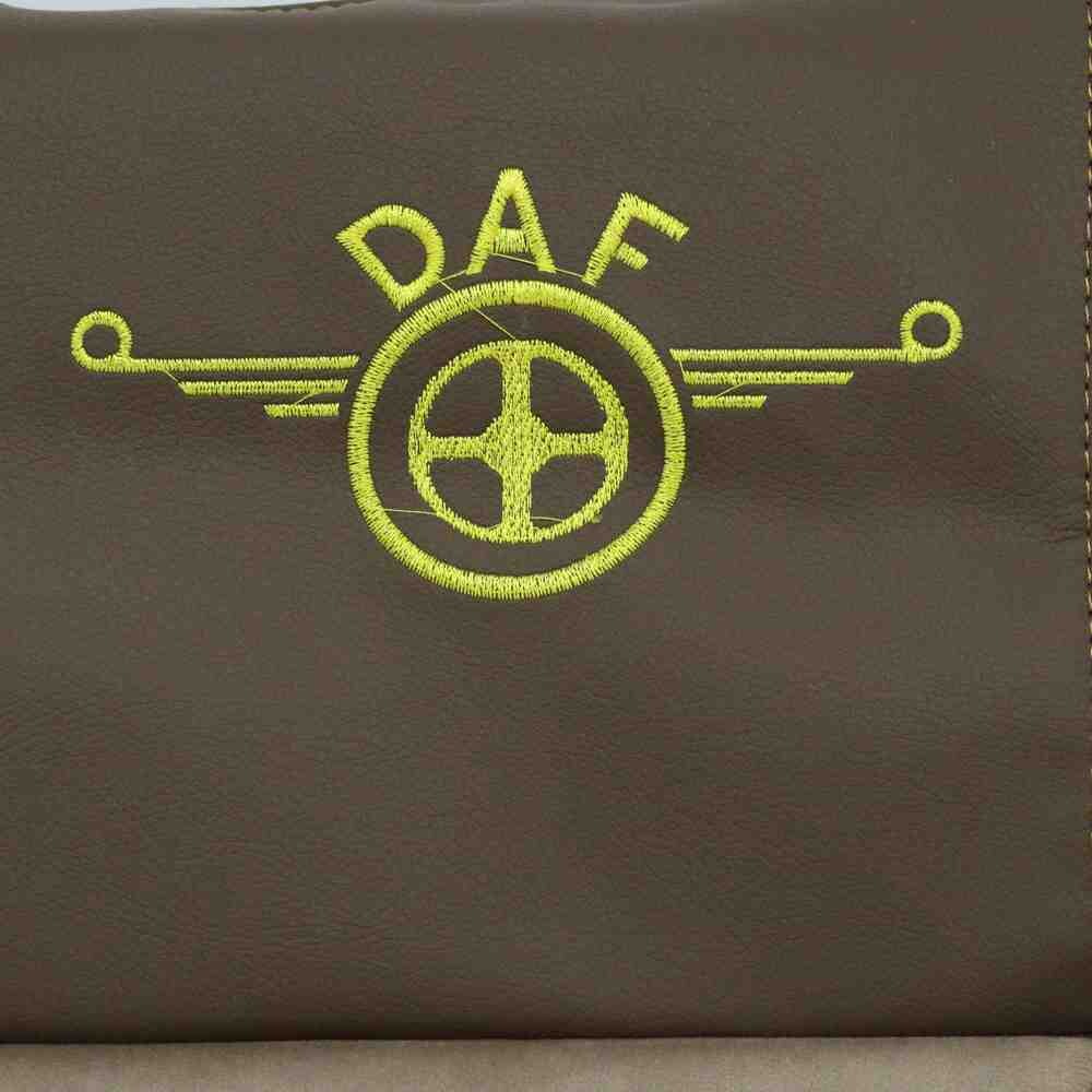 Чехол на сиденья Chess DAF XF105 106 XG CF85 LF (2013-2024) коричневая кожа- бежевый велюр