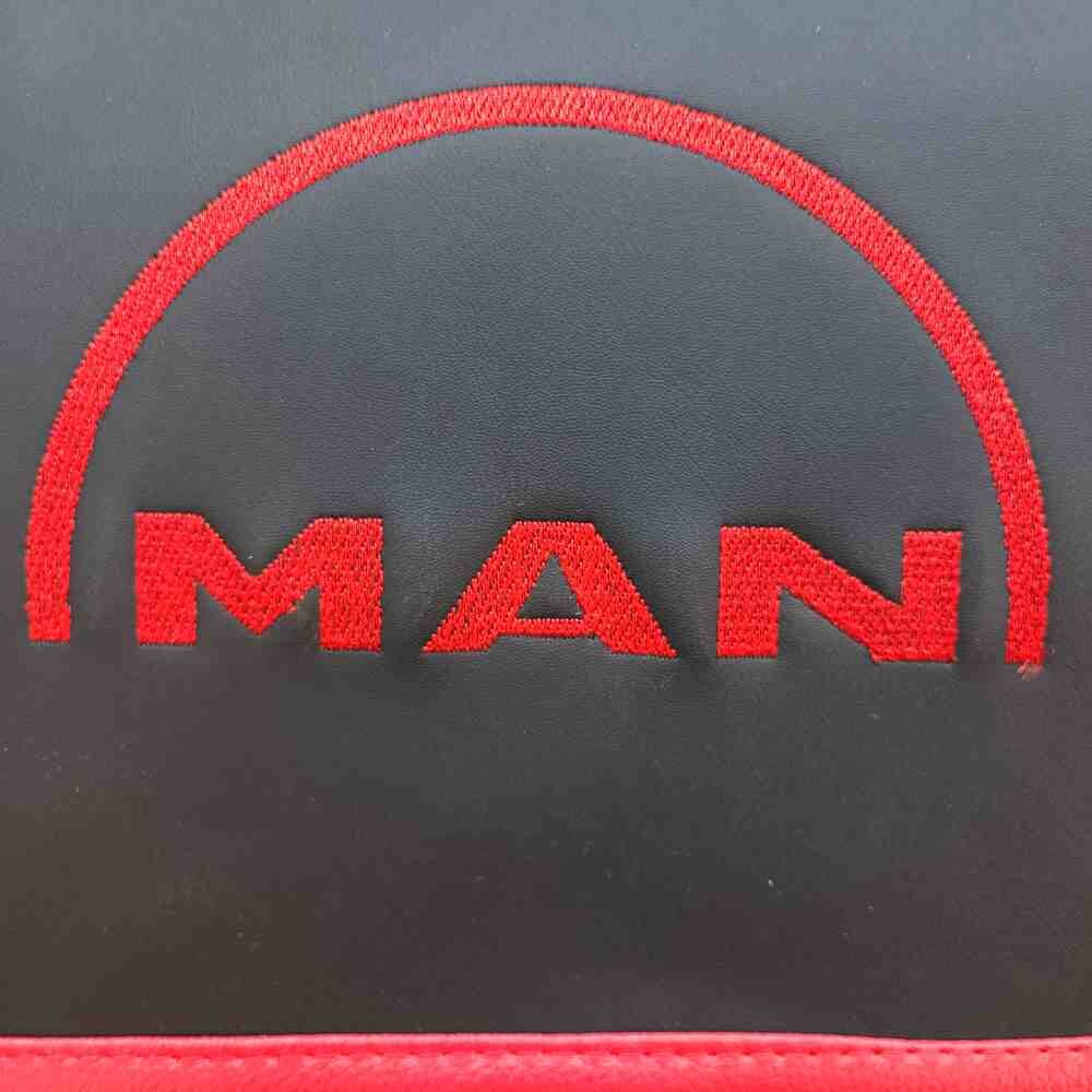 Чохол на сидіння KADIFE Велюр+Екошкіра MAN TGX,TGA,TGL,TGM,TGS; (2005-2020) 1 ремінь водій чорна шкіра+сірий велюр Чохол на сидіння KADIFE Велюр+Екошкіра MAN TGX,TGA,TGL,TGM,TGS; (2005-2020) 1 ремінь водій чорна шкіра+сірий велюр