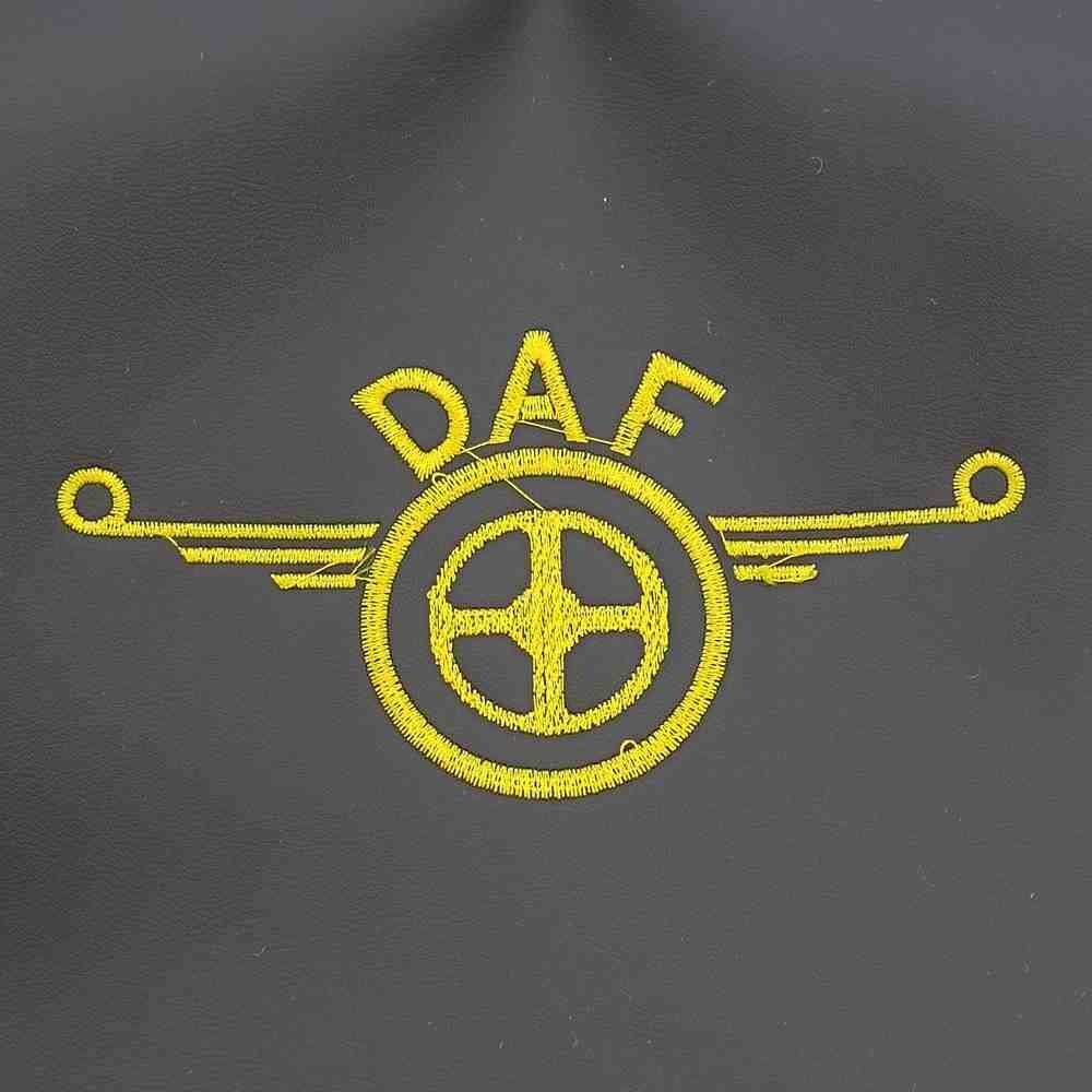 Чехол на сиденья DAF XF105 106 XG CF85 LF (2013-2024) черная кожа с бежевой ниткой