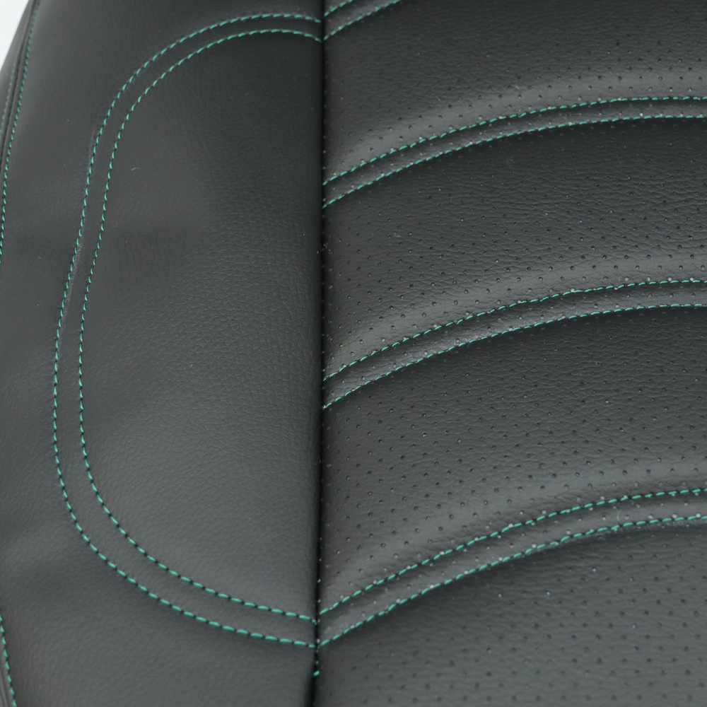 Чехол на сиденья DAF XF95 105 CF85 75 65 LF (2002-2012) черный с перфорацией Чехол на сиденья DAF XF95 105 CF85 75 65 LF (2002-2012) черный с перфорацией