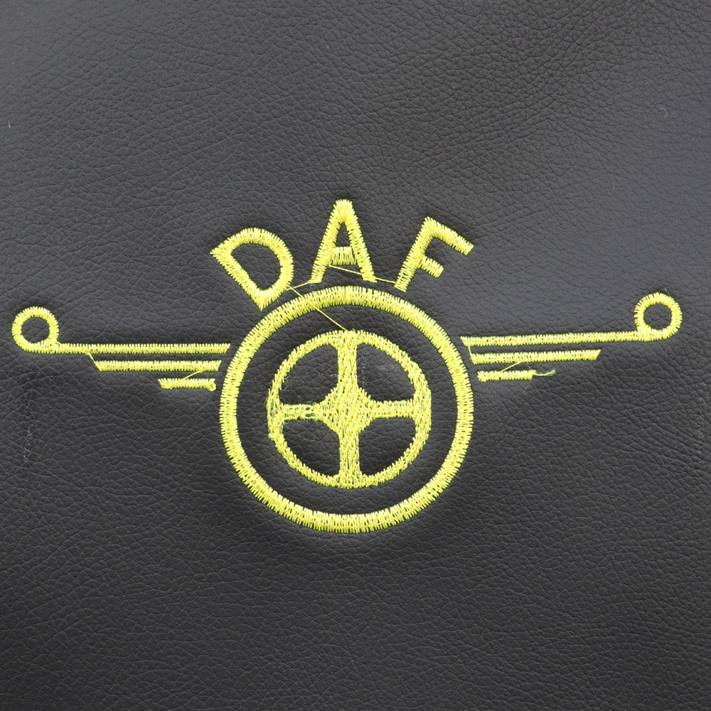 Чехол на сиденья Экокожа DAF XF95 105 CF85 75 65 LF (2002-2012) коричневый Чехол на сиденья Экокожа DAF XF95 105 CF85 75 65 LF (2002-2012) коричневый