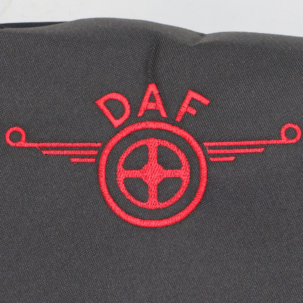 Чохол на сидіння KADIFE Велюр+Тканина DAF XF105 106 XG CF85 LF (2013-2024); широка спинка; чорний Чохол на сидіння KADIFE Велюр+Тканина DAF XF105 106 XG CF85 LF (2013-2024); широка спинка; чорний