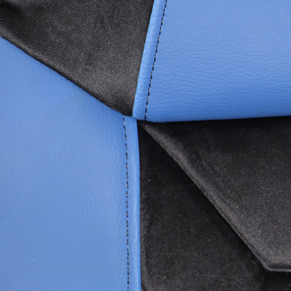 Чохол на сидіння Chess VOLVO FH FM (2002-2013) чорний велюр - синя шкіра Чохол на сидіння Chess VOLVO FH FM (2002-2013) чорний велюр - синя шкіра