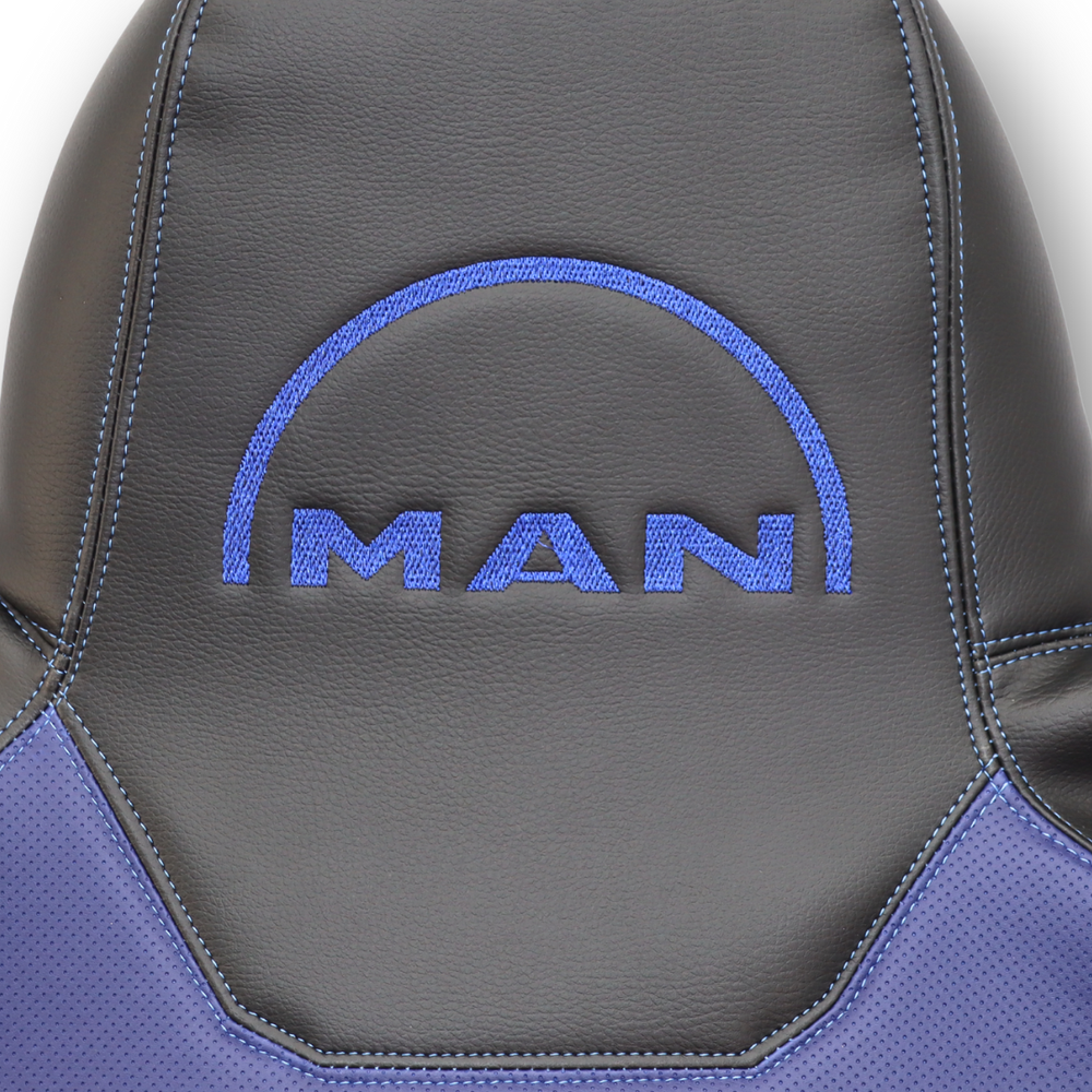 Чохол на сидіння MAN TGX,TGA,TGL,TGM,TGS; (2017) 1 ремінь водій, перфор шкіра синя - боки чорна шкіра Чохол на сидіння MAN TGX,TGA,TGL,TGM,TGS; (2017) 1 ремінь водій, перфор шкіра синя - боки чорна шкіра