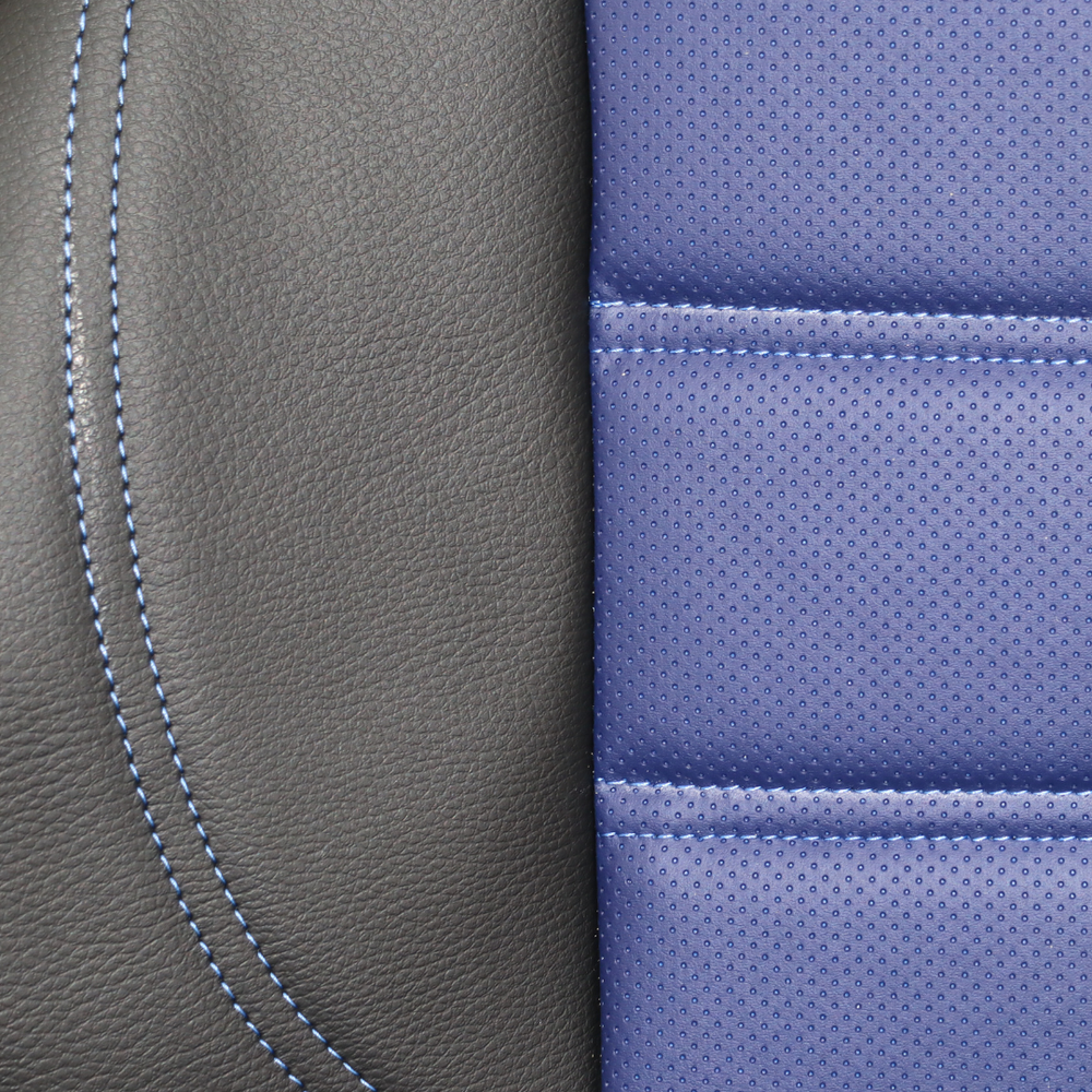 Чохол на сидіння MAN TGX,TGA,TGL,TGM,TGS; (2017) 1 ремінь водій, перфор шкіра синя - боки чорна шкіра Чохол на сидіння MAN TGX,TGA,TGL,TGM,TGS; (2017) 1 ремінь водій, перфор шкіра синя - боки чорна шкіра