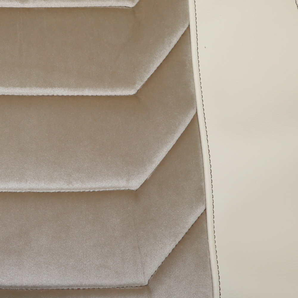 Чехол на сиденья Chess VOLVO FH FM (2014-...) бежевый велюр- светло-бежевая кожа Чехол на сиденья Chess VOLVO FH FM (2014-...) бежевый велюр- светло-бежевая кожа