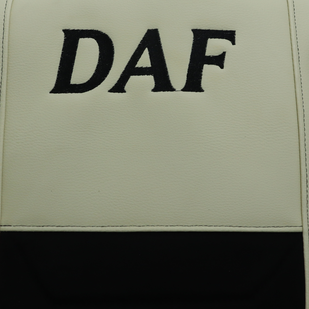 Чохол на сидіння DAF XF105 106 XG CF85 LF (2013-2024) бежева шкіра - чорний велюр Чохол на сидіння DAF XF105 106 XG CF85 LF (2013-2024) бежева шкіра - чорний велюр