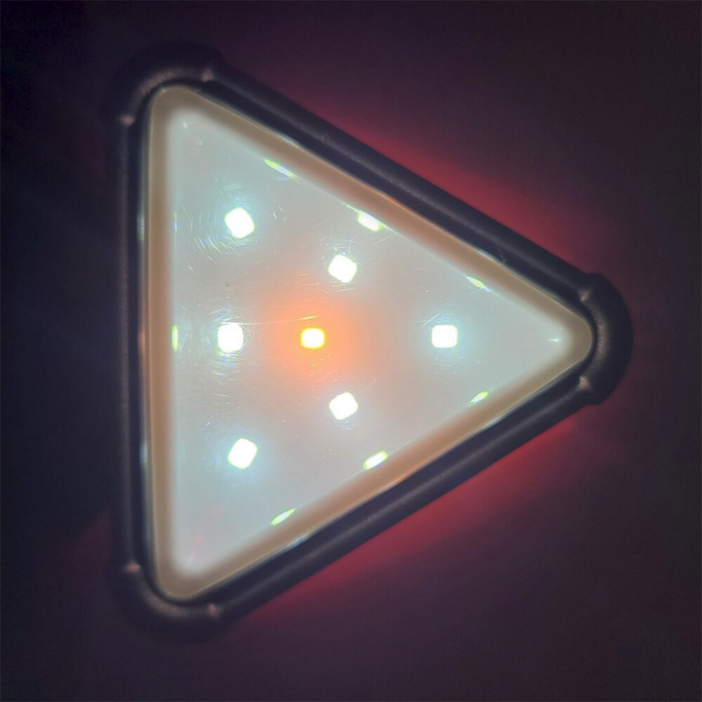 Габаритный фонарь треугольный; красно-белый; SMOKE; 12-24V Габаритный фонарь треугольный; красно-белый; SMOKE; 12-24V