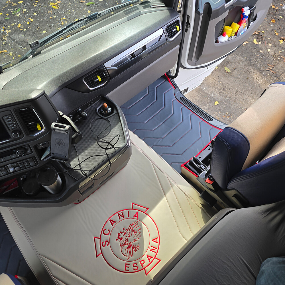Коврик 3D Экокожа SCANIA R c 2017; АКПП, Серо-бежевый Коврик 3D Экокожа SCANIA R c 2017; АКПП, Серо-бежевый