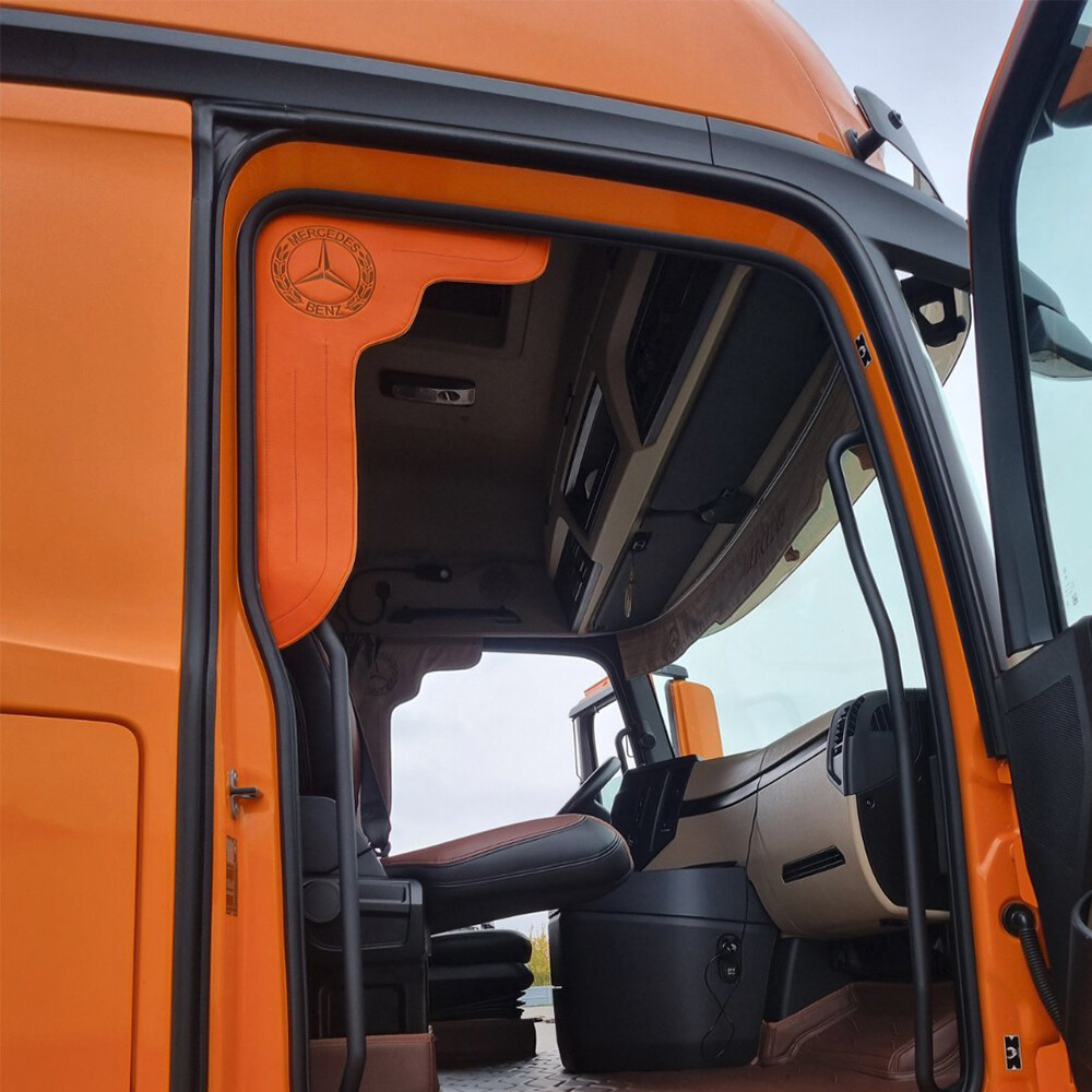 Шторка лоб + косынки Экокожа Mersedes оранжево-бежевая Шторка лоб + косынки Экокожа Mersedes оранжево-бежевая