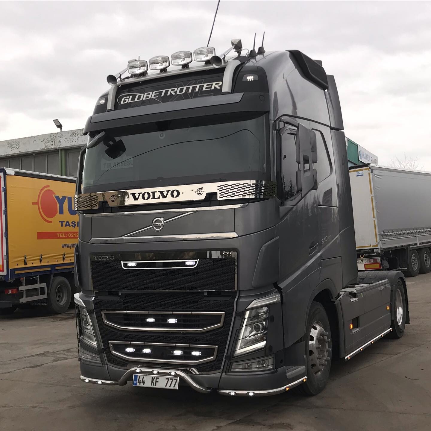 Защитная сетка под лобовое стекло VOLVO FH 12-13