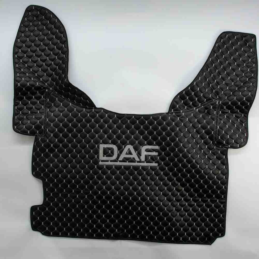 Килимок Екошкіра DAF XF106 з 2013; АКПП, чорний, вишивка, АСП Килимок Екошкіра DAF XF106 з 2013; АКПП, чорний, вишивка, АСП