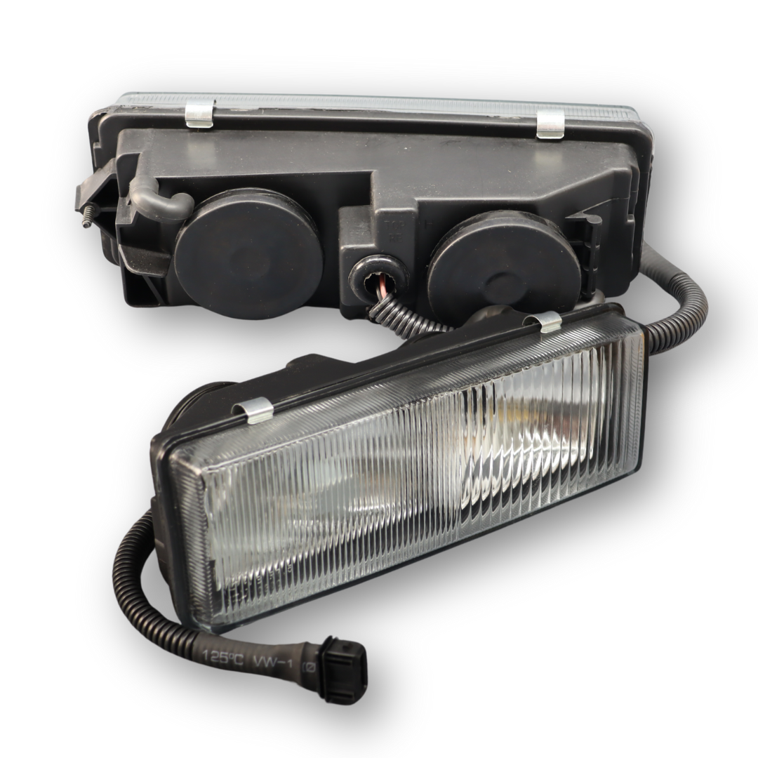 Фара противотуманная DAF XF 95, CF 85, 75, 65, LF 45, 55 (1997-2002) H1, H3, правая (TBM) Фара противотуманная DAF XF 95, CF 85, 75, 65, LF 45, 55 (1997-2002) H1, H3, правая (TBM)