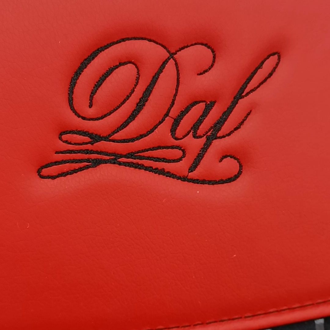 Чехол на сиденья Enterprise DAF XF95 105 CF85 75 65 LF (2002-2012) черно-красный