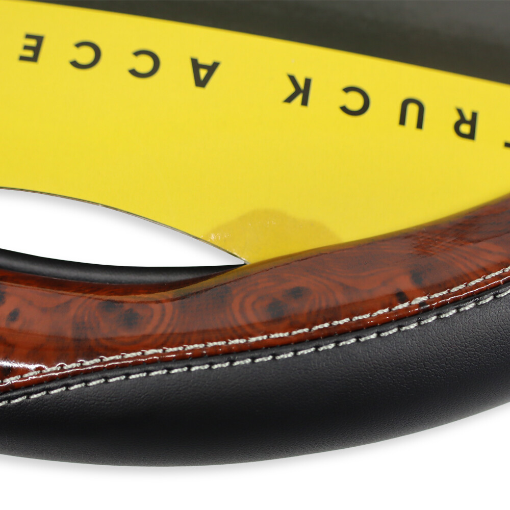 Оплетка руля XXL (44*46) черная с вставкой под дерево CLUB CLASSIC (ширина 10см) Оплетка руля XXL (44*46) черная с вставкой под дерево CLUB CLASSIC (ширина 10см)