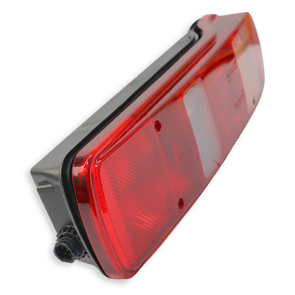 Ліхтар задній VOLVO FH 2006 ---> з боковим роз'ємом "AMP" \правий\