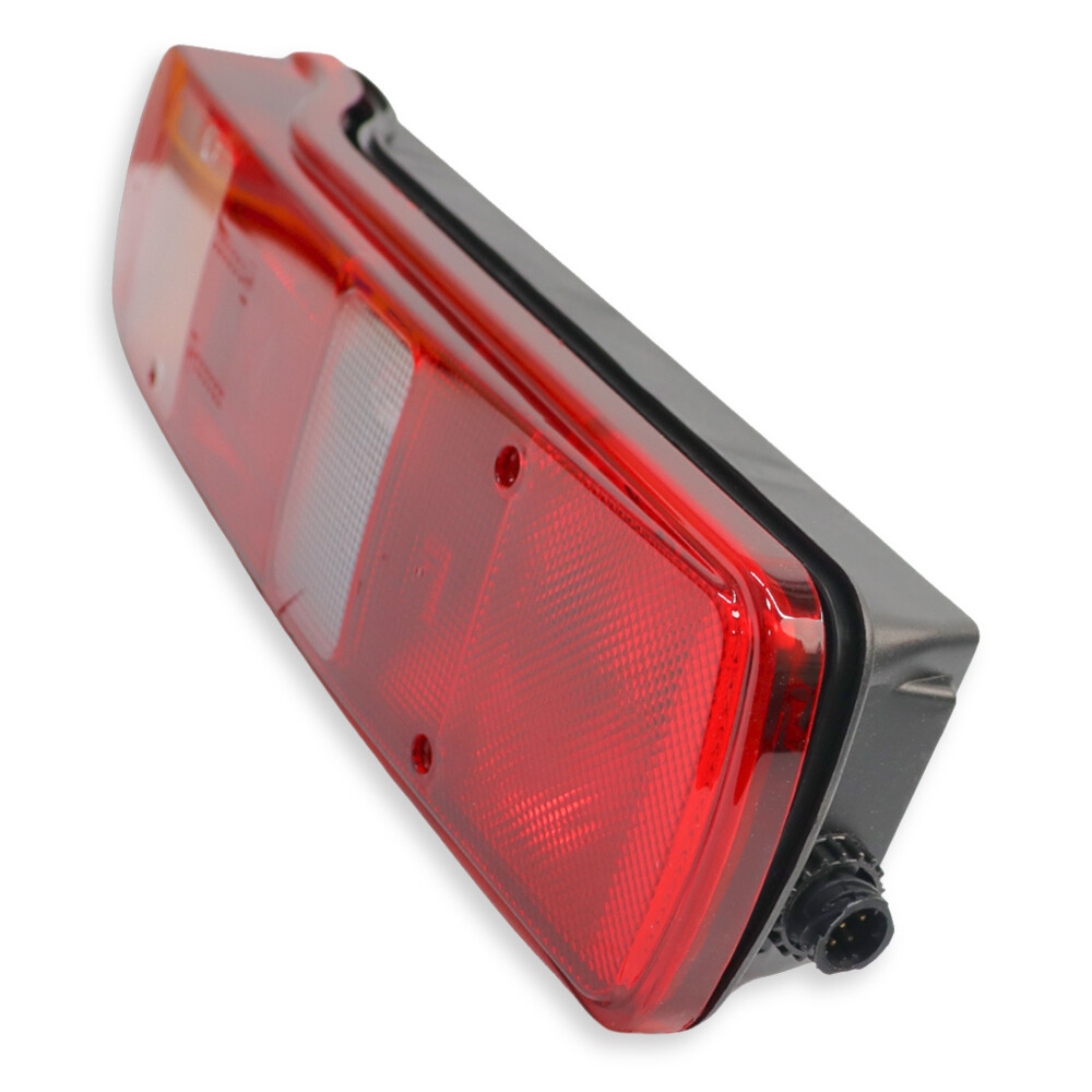 Ліхтар задній VOLVO FH 2006 ---> з боковим роз'ємом "AMP" \лівий\