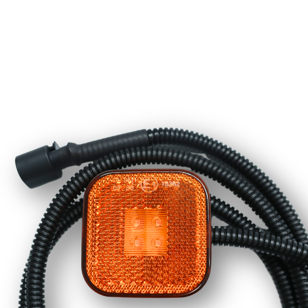 Фонарь габаритный диодный с кабелем 1,51м и фишкой MAN TGA\TGM\TGL\L 2000 (2003-2008) Фонарь габаритный диодный с кабелем 1,51м и фишкой MAN TGA\TGM\TGL\L 2000 (2003-2008)