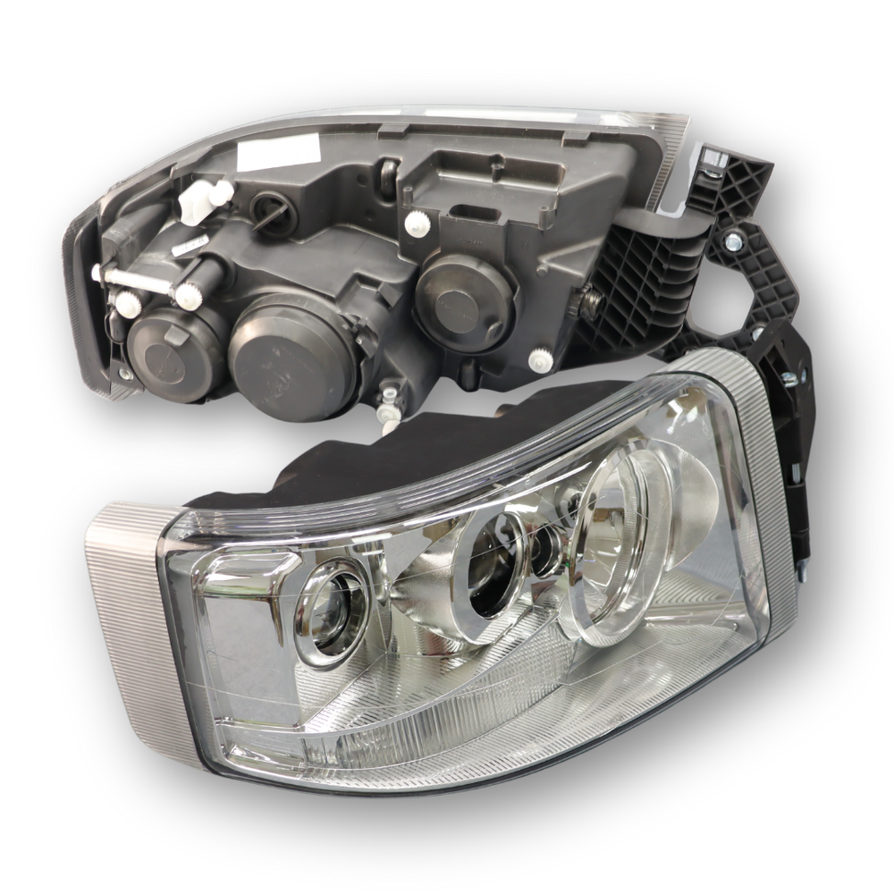 Фара RENAULT PREMIUM 2, ROUTE, LANDER (2005-...) правая (AYFAR) Фара RENAULT PREMIUM 2, ROUTE, LANDER (2005-...) правая (AYFAR)