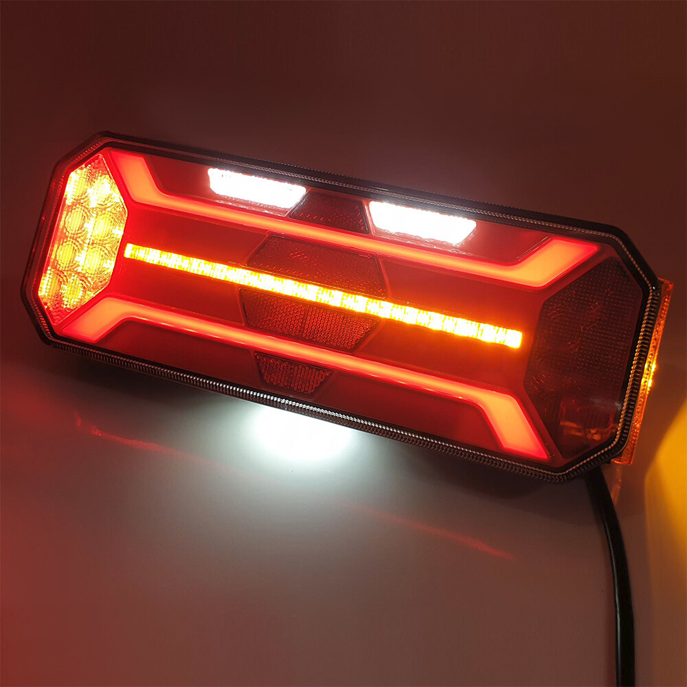 Фонарь задний FERZE 350х131х60 \прав.\ бег.указ.поворота , каб.  подсв. ном.