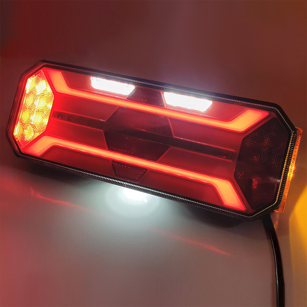 Фонарь задний FERZE 350х131х60 \прав.\ бег.указ.поворота , каб.  подсв. ном.