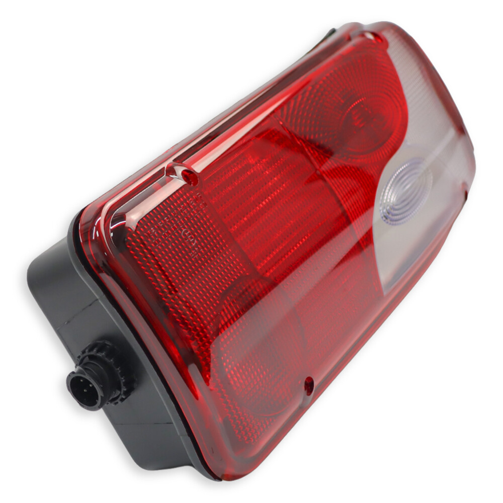 Фонарь задний SCANIA P-G-R-T (2004→) с разъемом AMP \правый\