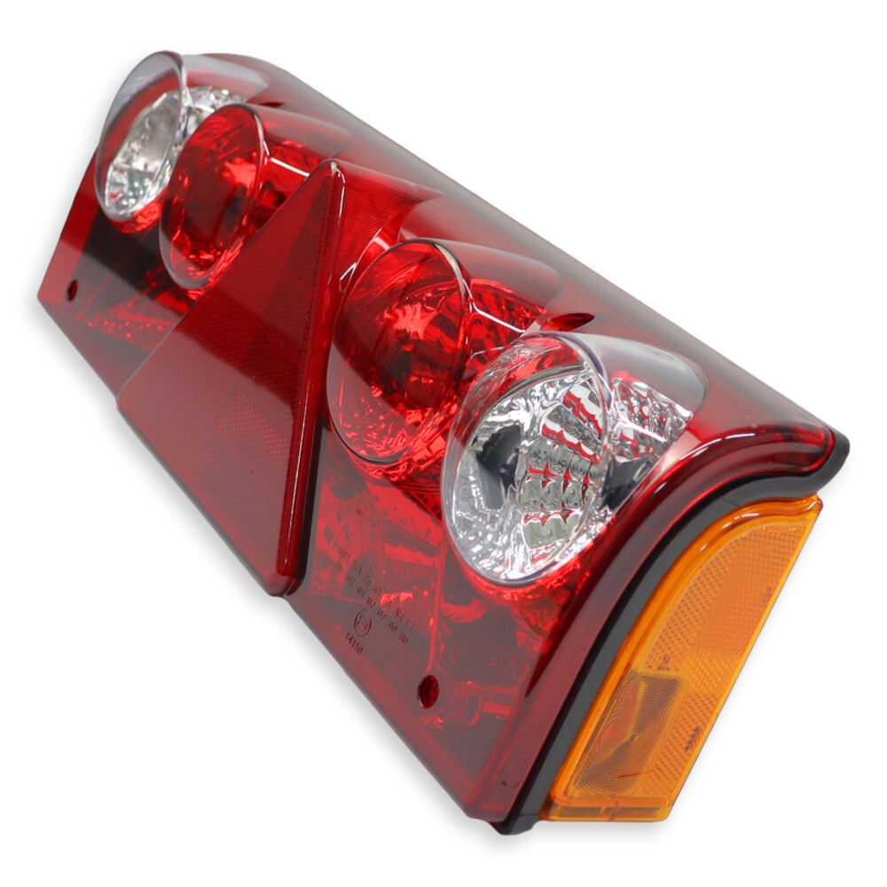 Фонарь задний  EUROSTAR белый указ. поворота с кабелем \правый\