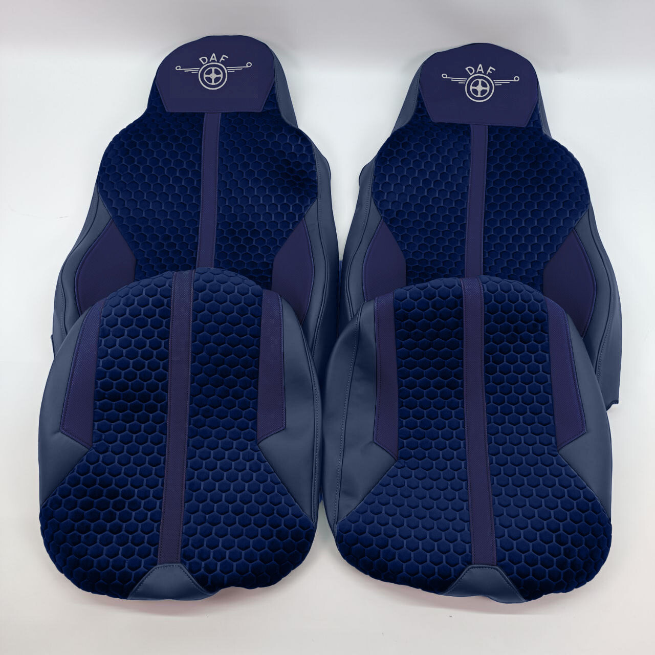 Чехол на сиденья Enterprise DAF XF95 105 CF85 75 65 LF (2002-2012) синий Чехол на сиденья Enterprise DAF XF95 105 CF85 75 65 LF (2002-2012) синий
