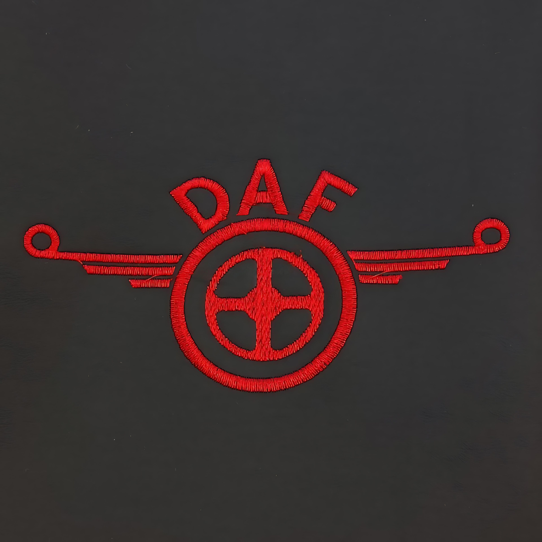 Чохол на сидіння Perfo-ECO DAF XF105 106 XG CF85 LF (2013-2024) перфорована шкіра червона - боки чорна