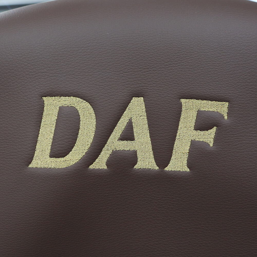 Чехол на сиденья Chess DAF XF105 106 XG CF85 LF (2013-2024) коричневая кожа- кофе велюр
