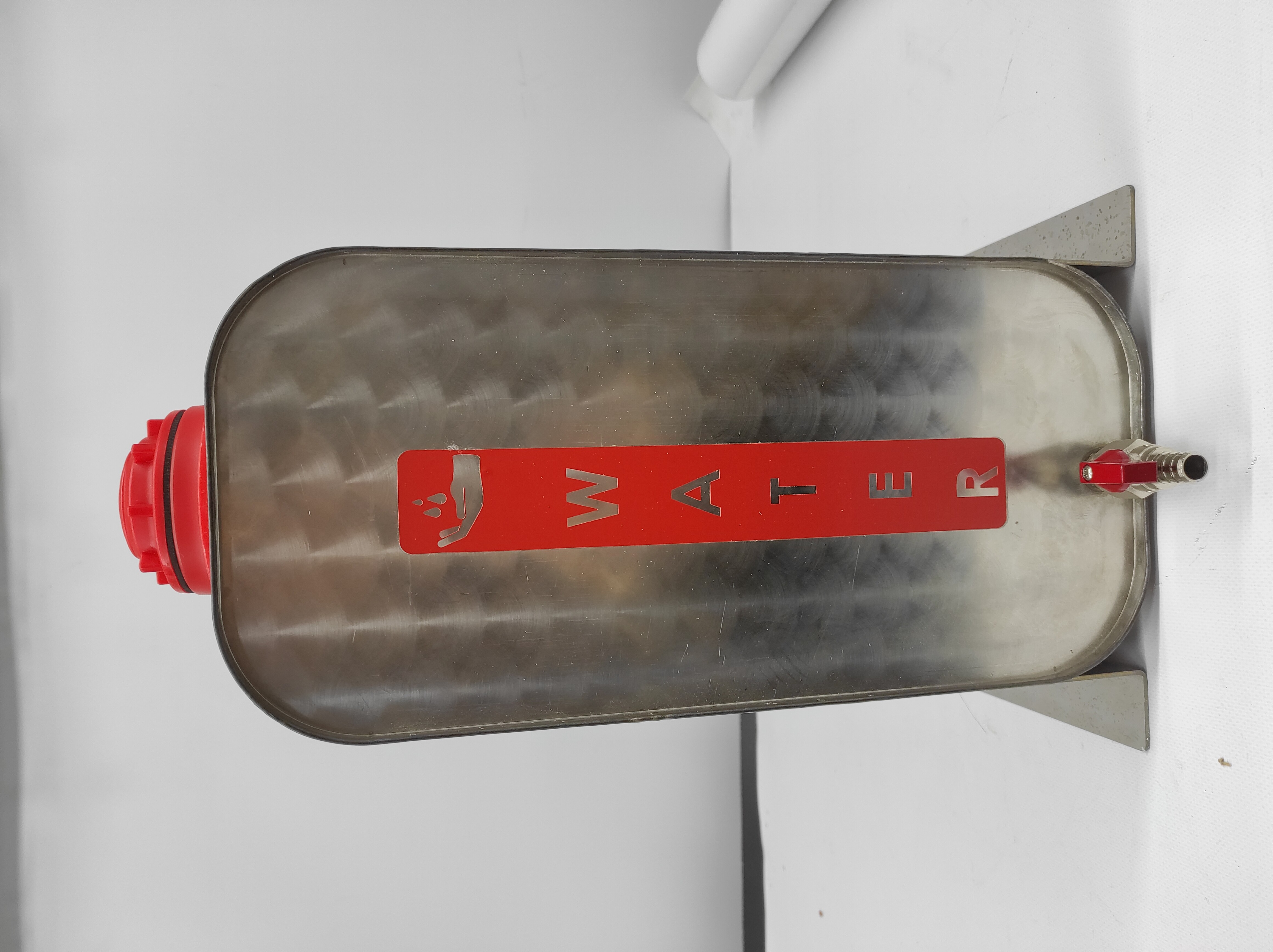 Рукомойник нержавейка 25л с дозатором и боковими опорами \Daken\ Рукомойник нержавейка 25л с дозатором и боковими опорами \Daken\