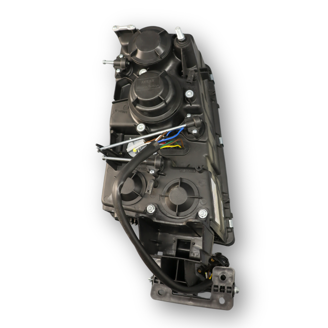 Фара VOLVO FH, FH12, FH16, FM (2002-2008) ручная регулировка, круглый разъем, левая (AYFAR) Фара VOLVO FH, FH12, FH16, FM (2002-2008) ручная регулировка, круглый разъем, левая (AYFAR)