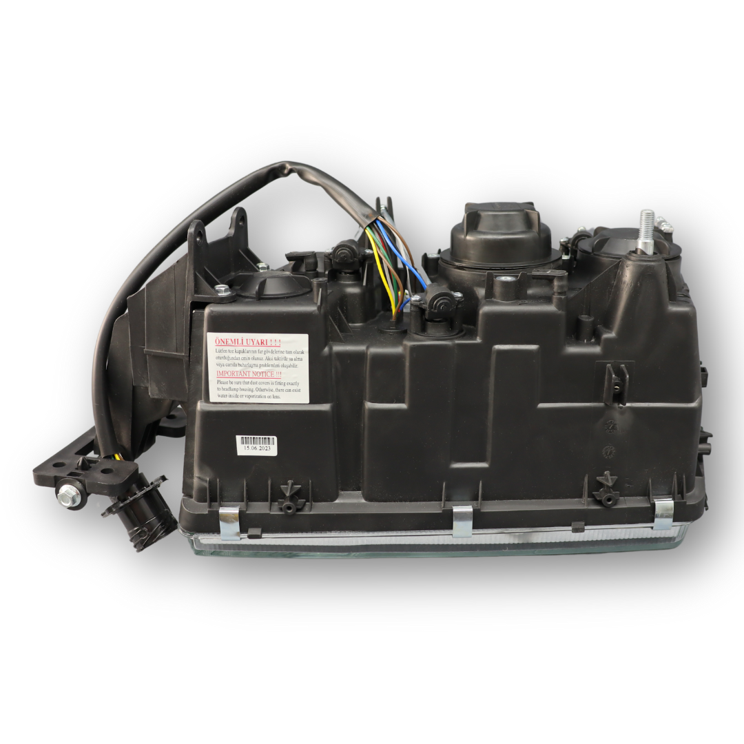 Фара VOLVO FH, FH12, FH16, FM (2002-2008) ручная регулировка, круглый разъем, левая (AYFAR) Фара VOLVO FH, FH12, FH16, FM (2002-2008) ручная регулировка, круглый разъем, левая (AYFAR)