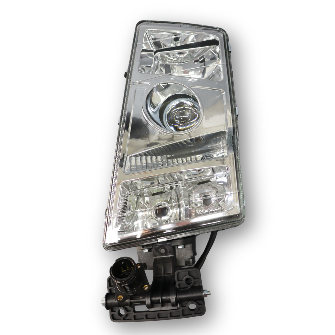 Фара VOLVO FH, FH12, FH16, FM (2002-2008) ручная регулировка, круглый разъем, левая (AYFAR) Фара VOLVO FH, FH12, FH16, FM (2002-2008) ручная регулировка, круглый разъем, левая (AYFAR)