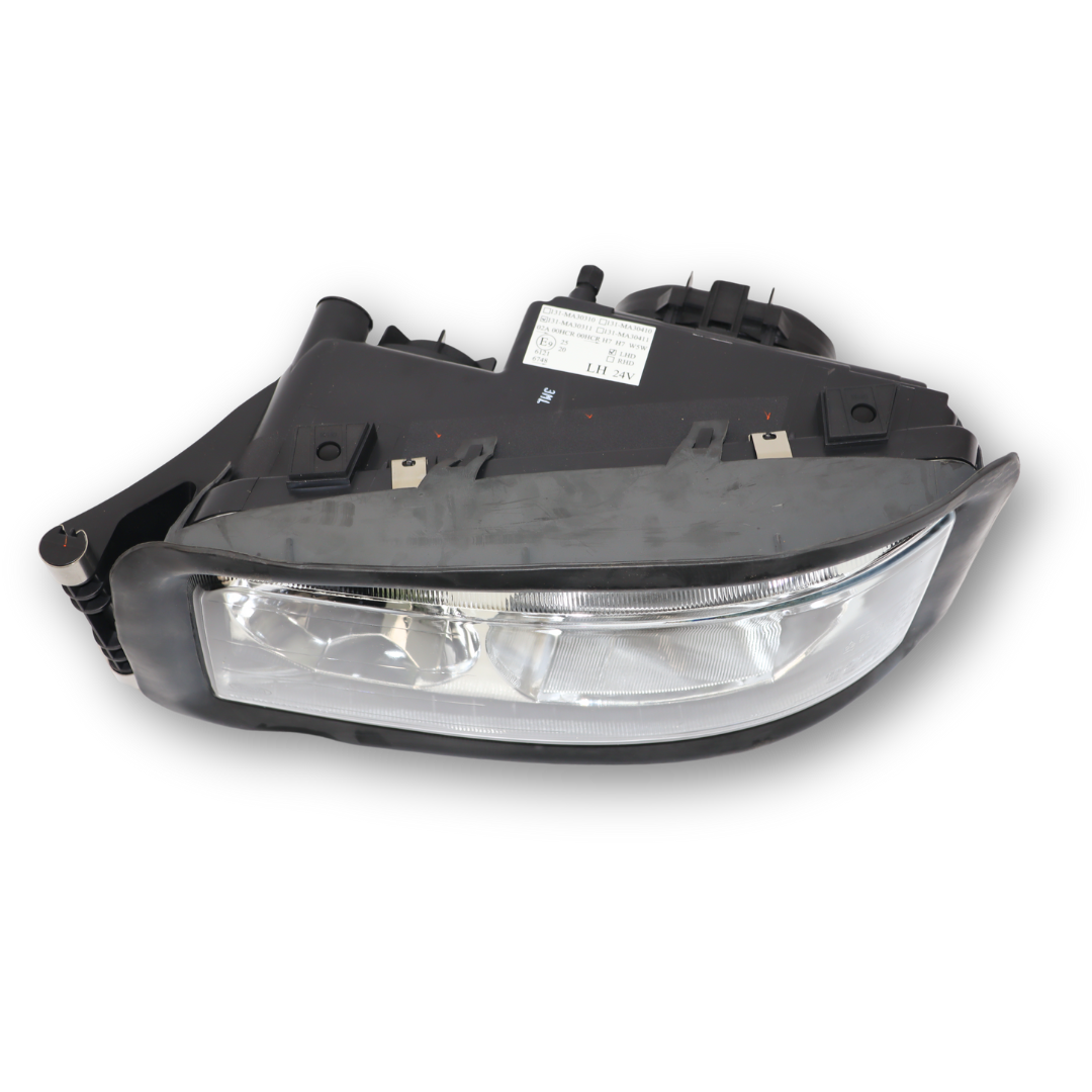 Фара MAN TGA, TGL,TGM, TGS (2000-...) с уплотнителем, левая (TBM) Фара MAN TGA, TGL,TGM, TGS (2000-...) с уплотнителем, левая (TBM)