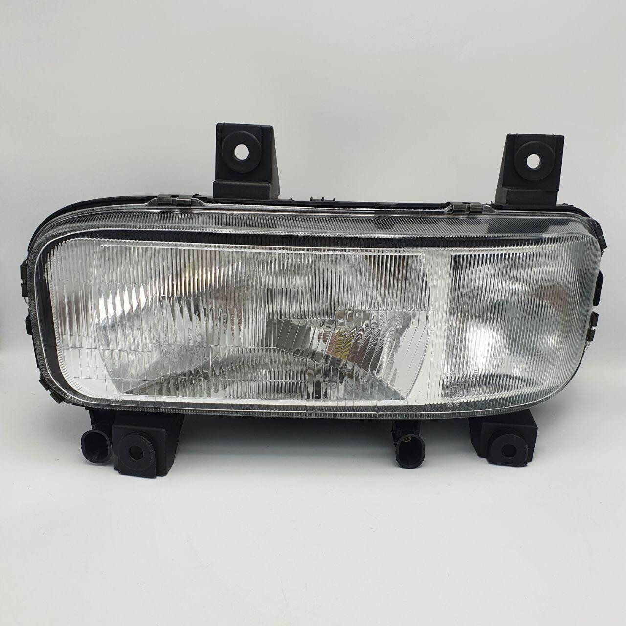 Фара MERCEDES ATEGO 1 (1998-2004) с рассеивателем, левая (HANLIN) Фара MERCEDES ATEGO 1 (1998-2004) с рассеивателем, левая (HANLIN)