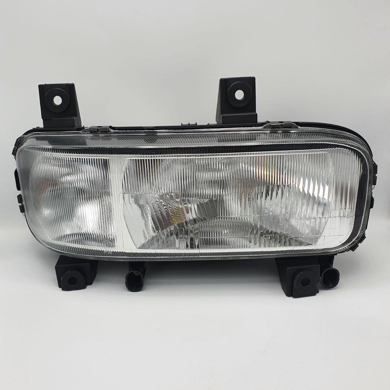 Фара MERCEDES ATEGO 1 (1998-2004) с рассеивателем, правая (HANLIN) Фара MERCEDES ATEGO 1 (1998-2004) с рассеивателем, правая (HANLIN)