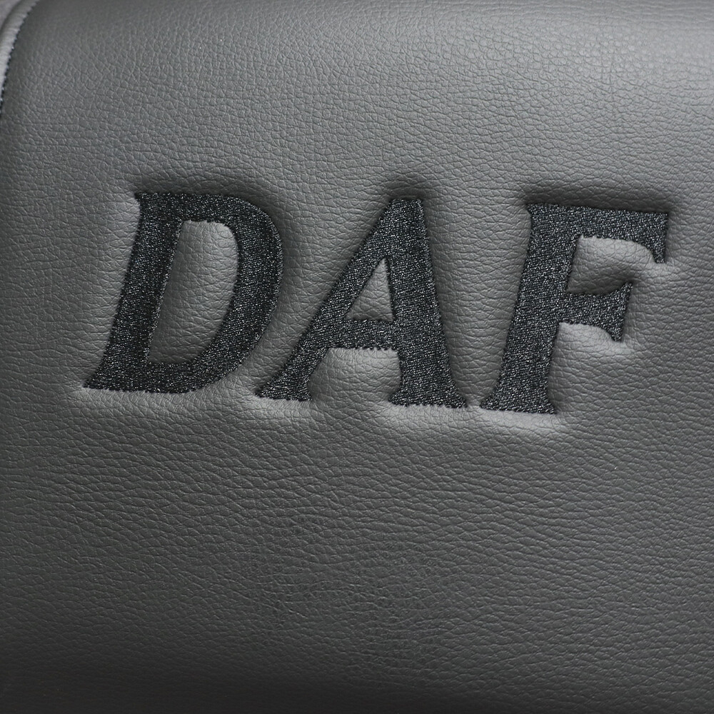 Чохол на сидіння Chess DAF XF105 106 XG CF85 LF (2013-2024) чорна шкіра-сірий велюр