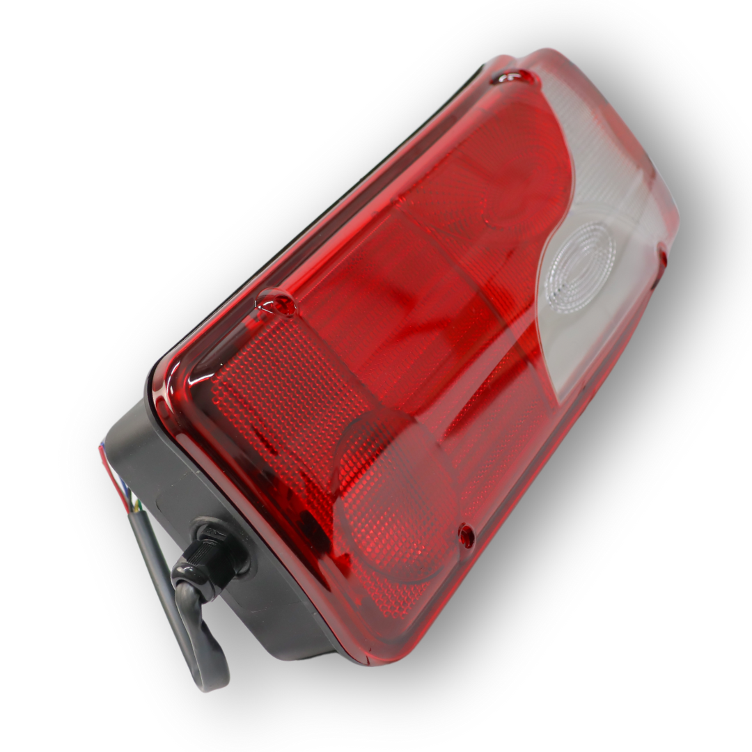 Фонарь задний SCANIA P-G-R-T (2004→) с кабелем \прав.\ \ISS\ Фонарь задний SCANIA P-G-R-T (2004→) с кабелем \прав.\ \ISS\