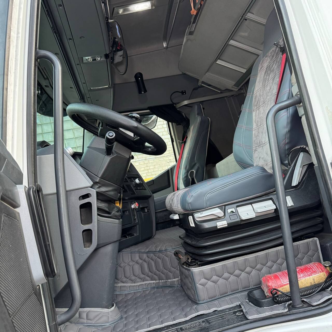 Килимок 3D Екошкіра RENAULT T з 2014 року; АКПП, сірий,
