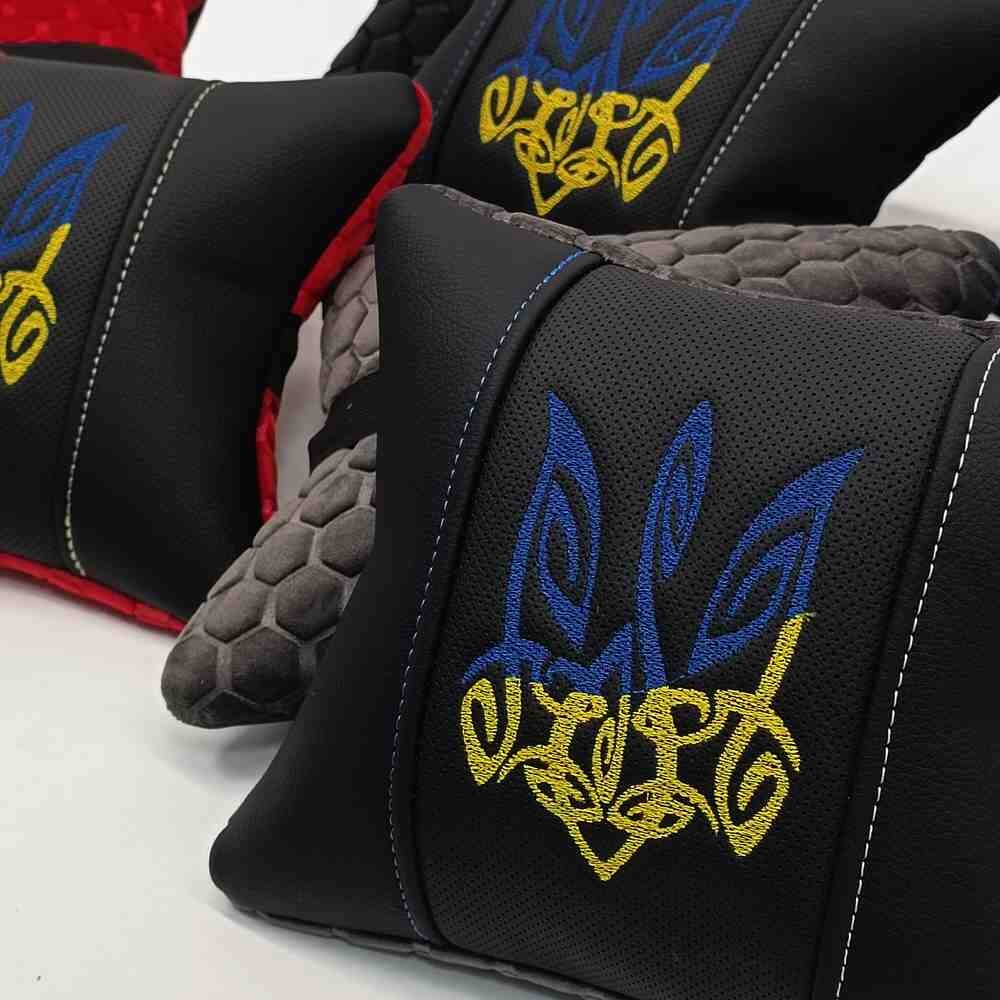 Подушка кожа - велюр с вышевкой