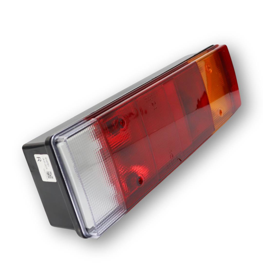 Фонарь задний IVECO \левый-правый\ с разъемом "AMP"