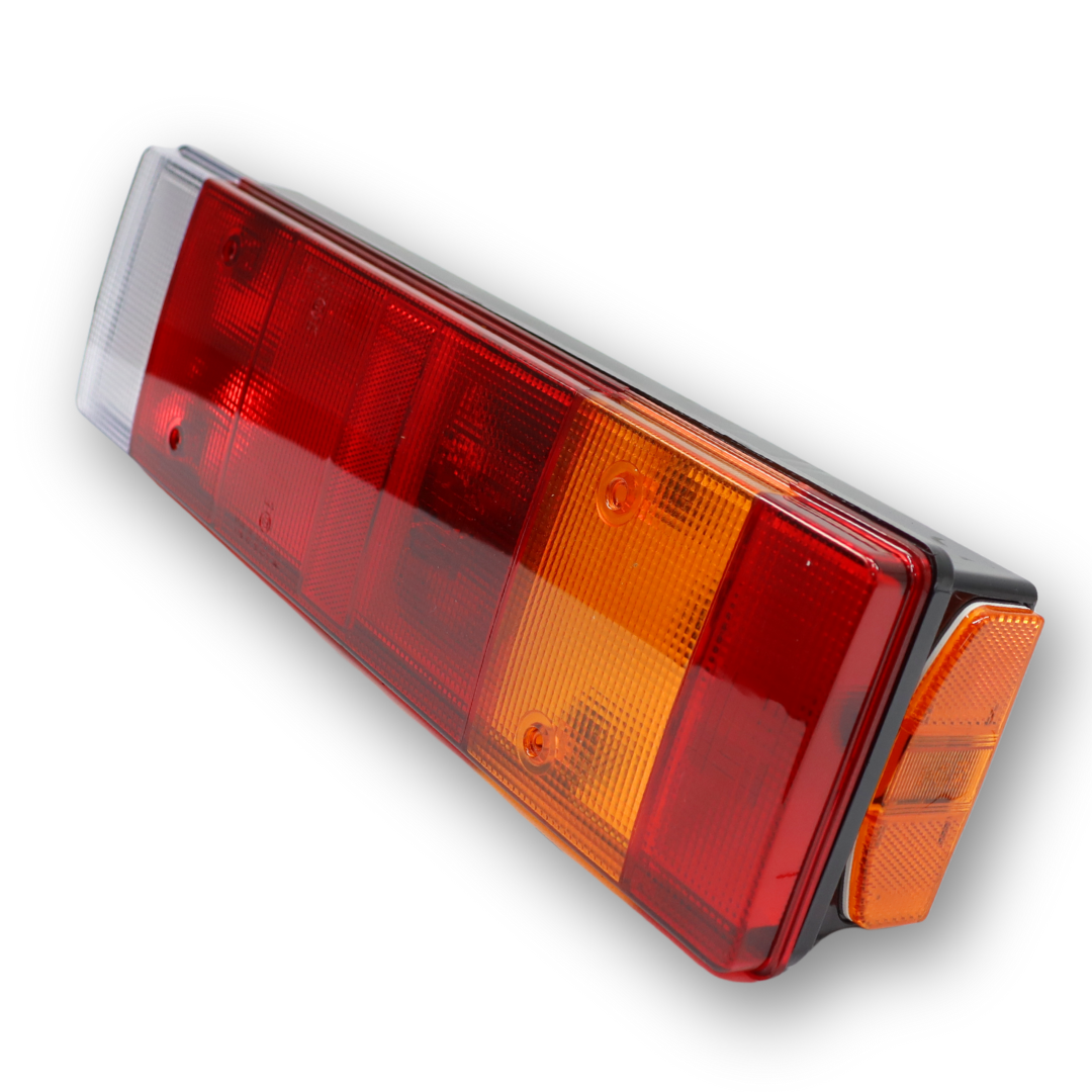 Фонарь задний IVECO \левый-правый\ с разъемом "AMP"